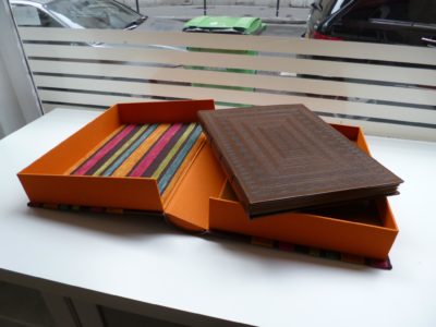 Etui pour "La Bible"-Quartier-livre, velours et toile.